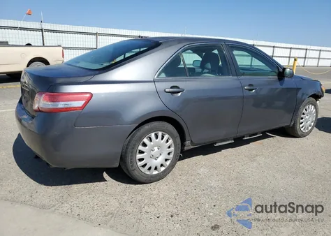 2011 Toyota Camry Base z USA, uszkodzony, nr VIN 4T1BF3EK4BU776531